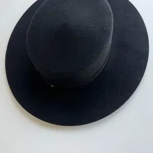 Janessa Leone Gabrielle Felt Boater Hat 100% Wool Black Medium NWT! $175 Janessa Leoné | Accessories | Janessa Leon Gabriellewool  main image 2